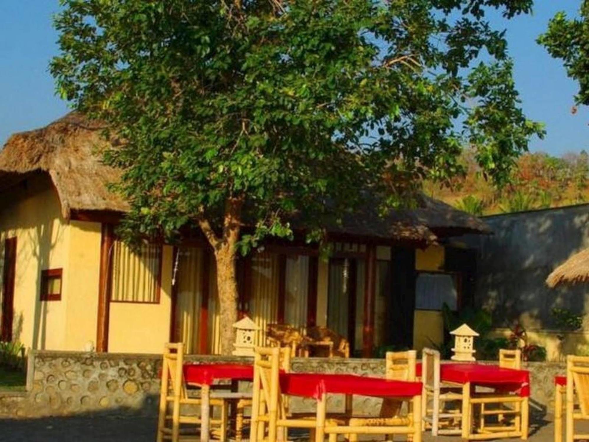 Jo Je Bungalows And Beach Bar Мангсит Экстерьер фото